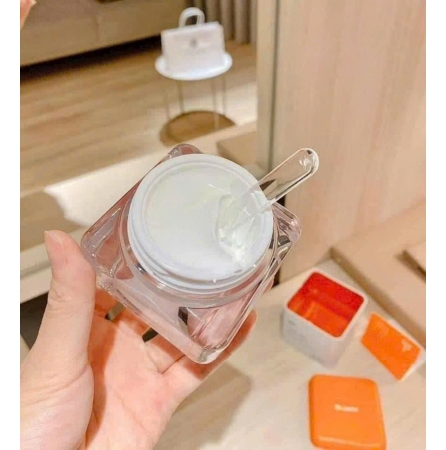 Kem Dưỡng Trắng - Nâng Tone Da 𝗩𝟳 𝗧𝗢𝗡𝗜𝗡𝗚 𝗟𝗜𝗚𝗛𝗧 - - Mẫu Mới 2023
